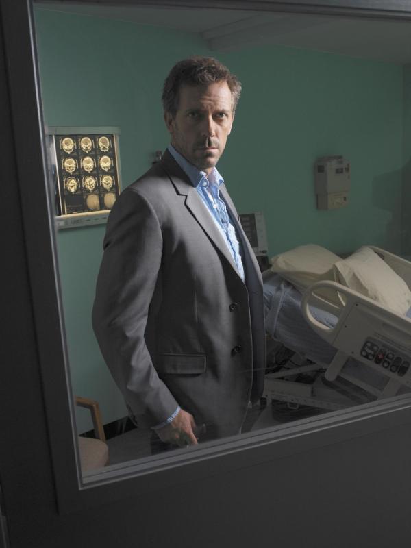 Bild 1 von 4: (2. Staffel) - Dr. Gregory House (Hugh Laurie) ist ein Spezialist für Diagnostik, der ein besonderes Gespür für die Diagnose außergewöhnlicher Krankheitsbilder hat.