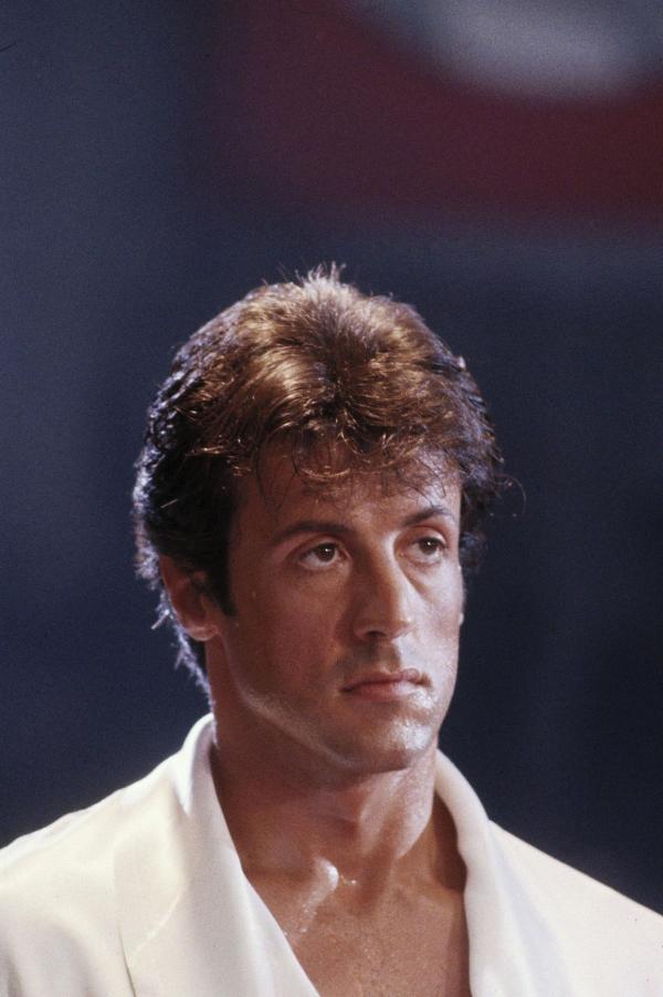 Bild 1 von 8: Weltmeister Rocky Balboa (Sylvester Stallone) weiß, dass es diesmal kein normaler Boxkampf werden wird.