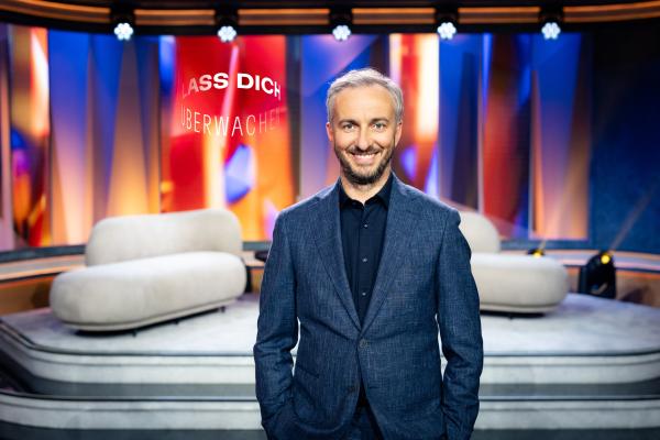 Bild 1 von 14: Moderator Jan Böhmermann in seiner ZDF Primetime-Sendung \