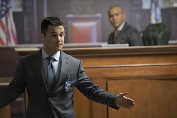 Bild 1 von 18: Der neue Fall bringt so einige Überraschungen mit sich: Chunk (Chris Jackson, l.) und Benny (Freddy Rodriguez, r.) ...