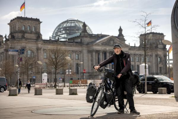 Bild 1 von 3: Der obdachlose Hartmut Nölling hätte gerne für den Deutschen Bundestag kandidiert.