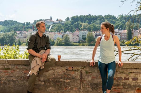 Bild 1 von 20: Im Bild: Stefan Rudolf (Jochen Mohn), Marie Leuenberger (Frederike Bader).