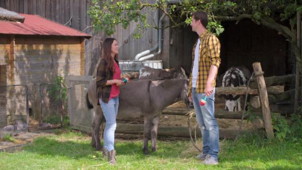 Bild 1 von 7: Für Patricia führt der Weg diesmal in das Reich der Nager, denn Jojo möchte von ihr, dass sie ein Tier mit Nagezähnen findet, das Höhlen gräbt und rasseln kann. Ob Patricia wohl errät, um welches musikalische Nagetier es sich da handelt?