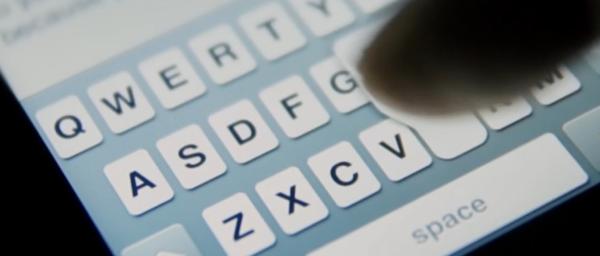 Bild 1 von 3: Die Smartphone-Tastatur, auf welcher alle Nachrichten geschrieben werden.