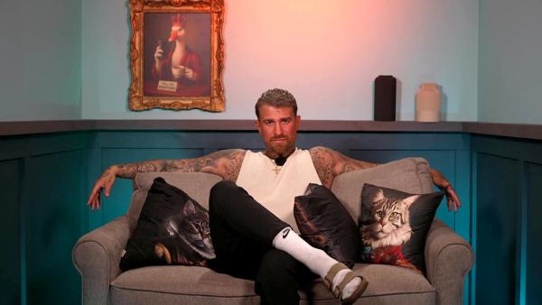 Bild 1 von 7: Stress auf dem Promihof: Gigi und Jenny ziehen ein und sorgen sofort für Angst, Konflikte und Frust.