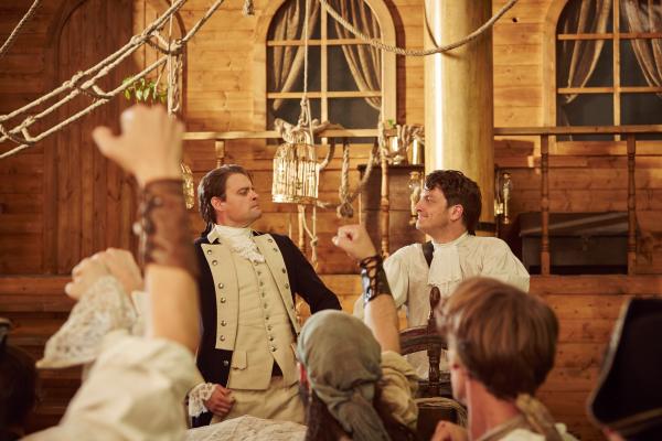 Bild 1 von 5: Max Giermann und Holger Stockhaus erleben die Meuterei auf der Bounty.