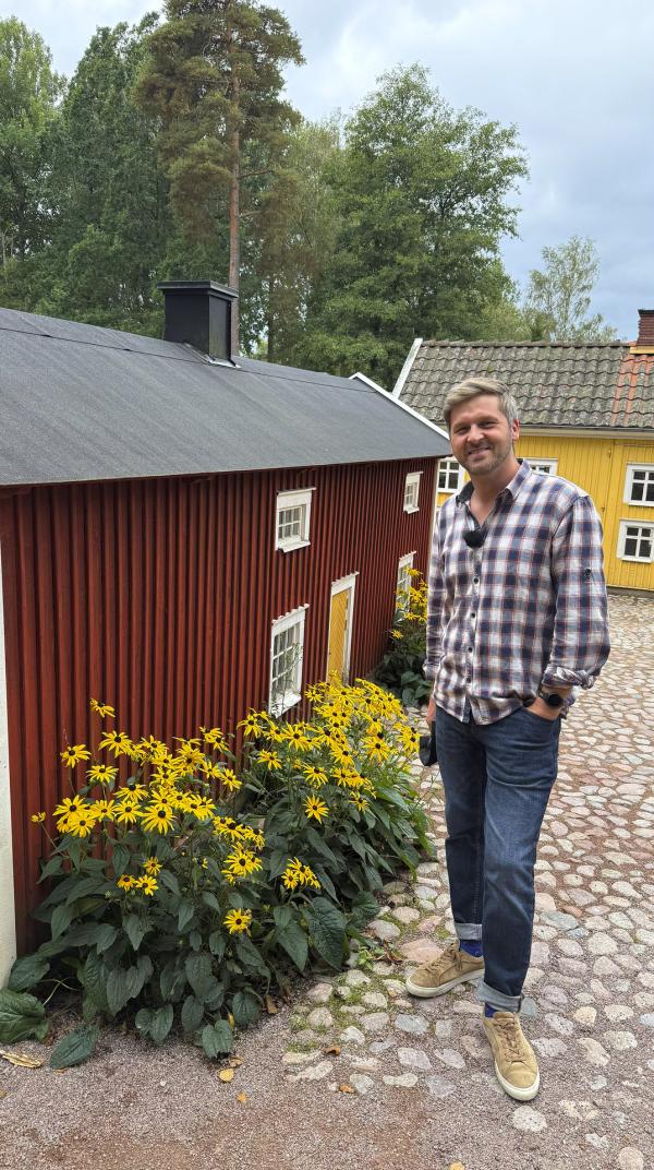 Bild 1 von 4: Urlaub in Schweden ist besonders beliebt bei Familien und Naturfans. Was gibt es dort außer unendlich vielen Seen und Wäldern noch? Moderator Johannes Zenglein findet es heraus und besucht unter anderem Astrid Lindgrens Welt in Vimmerby.