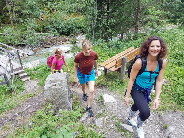 Bild 1 von 12: Marlies Raich mit Sandra König (von Ö3)