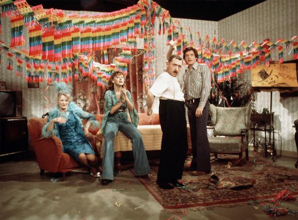 Bild 1 von 2: Die Tetzlaffs in gelöster Silvesterlaune (v.l. Elisabeth Wiedemann, Hildegard Krekel, Heinz Schubert und Diether Krebs).