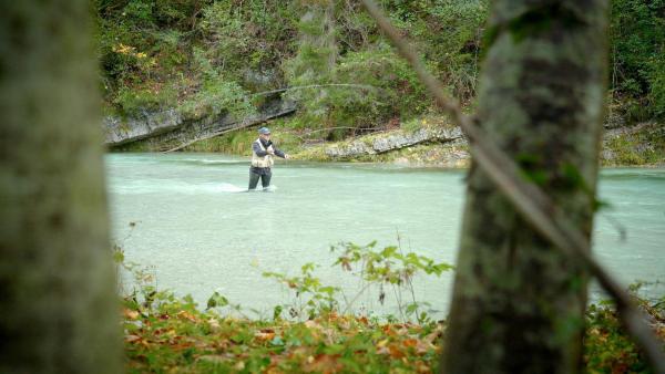 Bild 1 von 12: Im Bild: Johann Sieberer beim Fliegenfischen.