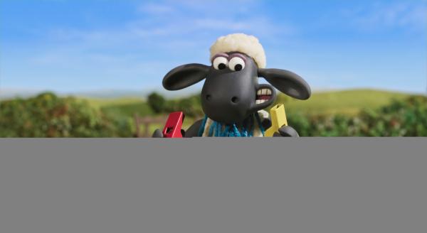 Bild 1 von 8: Shaun staunt nicht schlecht, als die Schafe auf die Pfeifen und  Signale reagieren.