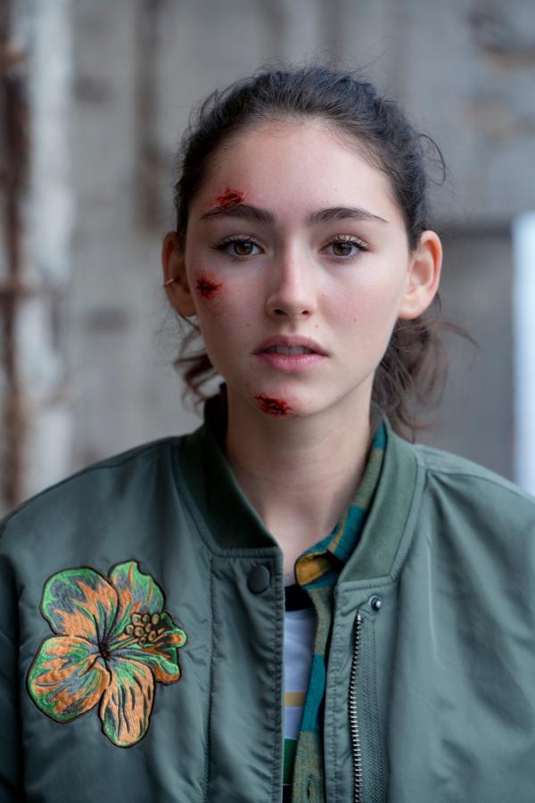 Bild 1 von 1: Evelin (Emily Kusche) wird Zeugin eines realen Alptraums.