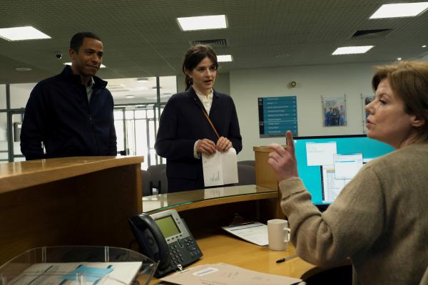 Bild 1 von 3: Episode 2The Midwich Cuckoos is an exciting modern day reimagining of John Wyndham?s classic science fiction novel of the same name. The Midwich Cuckoos is an unnerving fable for our turbulent times, a thrilling, strange and at times horrifying journey into parenthood, which lays bare any parent?s worst fear: that the thing most precious to us - a child - might desire our destruction.