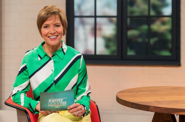 Bild 1 von 2: Das tägliche Servicemagazin des SWR Fernsehens bietet Wissenswertes aller Sparten.  Moderatorin Evelin König präsentiert Gesundheitstipps, Rezepte, Ratschläge, Freizeitanregungen und Unterhaltung.