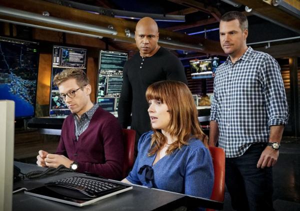 Bild 1 von 10: (v.l.n.r.) Eric Beale (Barrett Foa); Sam Hanna (LL Cool J); Nell Jones (Renée Felice Smith); G. Callen (Chris O'Donnell)