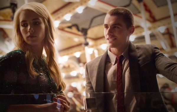 Bild 1 von 11: Während die Watcher sie immer und überall im Blick haben, kämpfen Vee (Emma Roberts, l.) und Ian (Dave Franco, r.) schon bald um mehr als nur ein bisschen Ruhm und etwas Geld ...