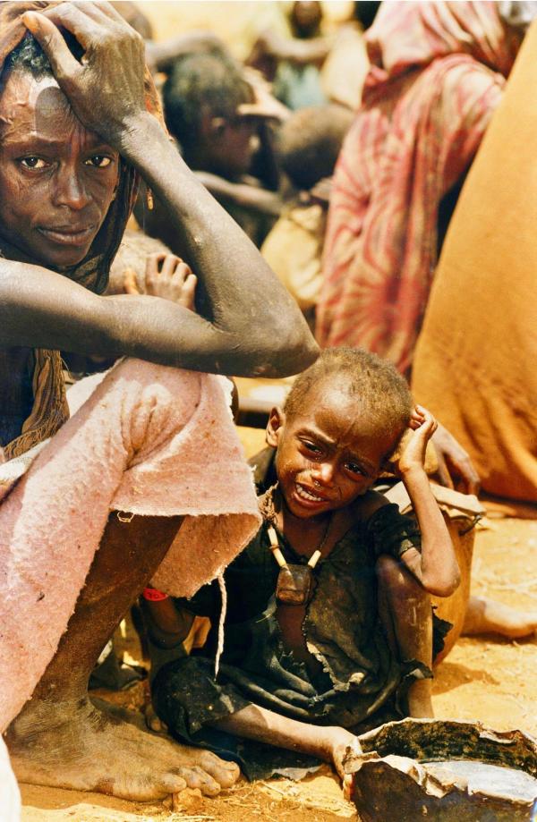 Bild 1 von 16: Im Bild: Eine Reportage der BBC über die Hungersnot in Äthiopien schockierte 1984 die Öffentlichkeit. Bilder von verhungernden Kindern, wie etwa von der damals ca. dreijährigen Birhan Woldu (die als the face of the famine, \