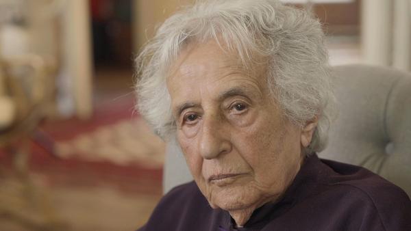 Bild 1 von 6: Anita Lasker-Wallfisch, geboren 1925 in Breslau, spielte Cello im Mädchenorchester von Auschwitz, um zu überleben.