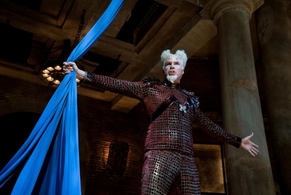 Bild 1 von 13: Hat Jacobim Mugatu (Will Ferrell) etwas mit den Morden an den Popstars zu tun?