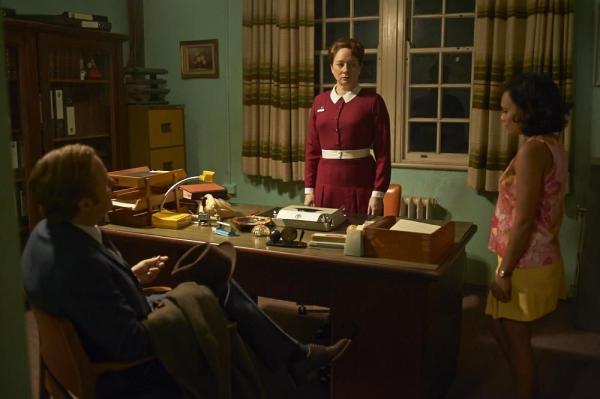 Bild 1 von 8: (v.l.n.r.) Mr. Wilder (Paul Gleeson); Frances Bolton (Mandy McElhinney); Martha Tennant (Miranda Tapsell)