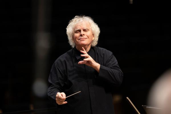 Bild 1 von 2: Chefdirigent des Symphonieorchesters des Bayerischen Rundfunks Sir Simon Rattle.