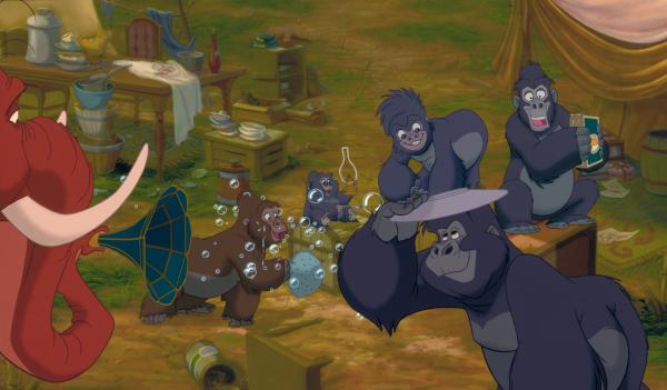Bild 1 von 9: Das Menschenjunge Tarzan, hilflos ohne seine Eltern im Dschungel allein gelassen, wird von einer netten Affendame und deren Familie adoptiert. Er wächst zu einem starken jungen Mann heran, der mit den Tieren lebt und ihre Sprache spricht. Seine lustigen Freunde, das freche Gorillamädchen Terk und der hyperängstliche Elefant Tantor eilen stets zur Hilfe, wenn Tarzan mal wieder in der Patsche sitzt. Als er Professor Porter und der zauberhaften Jane begegnet, ändert sich sein Leben völlig.