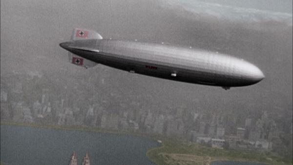 Bild 1 von 2: Bei der Hindenburg handelte es sich um einen Zeppelin LZ 129, der nach dem deutschen Reichspräsidenten Paul von Hindenburg benannt wurde.