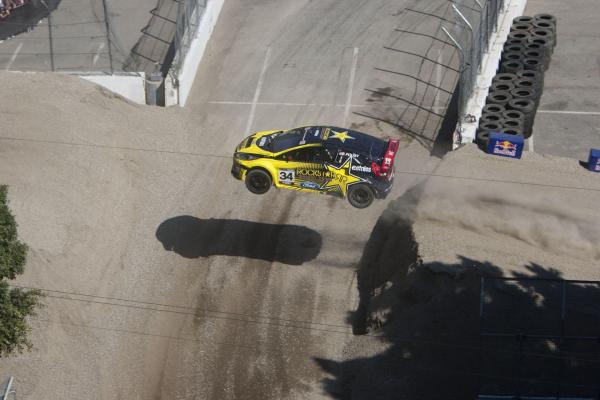 Bild 1 von 26: Beim weltweit größten Actionsport-Event finden Wettwerbe in den Kategorien Snowboard, Ski, Schneemobil, BMX, Skateboard, Rallyefahren, Mountainbike und Moto X statt.