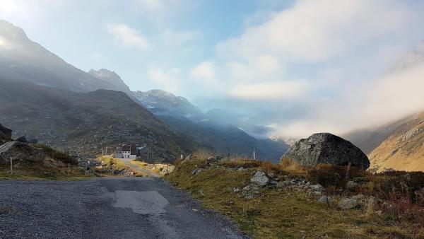 Bild 1 von 7: Im Bild: Jamtal mit Blick Richtung Gletscher im Nebel.