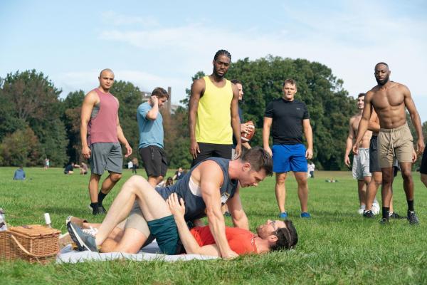 Bild 1 von 8: Aaron (Luke Macfarlane, oben); Bobby (Billy Eichner, unten)