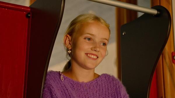 Bild 1 von 1: Anja (Emilie Lindgren-Asly) hat sich in einen anderen Jungen verliebt.