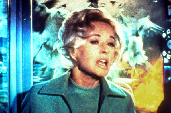 Bild 1 von 5: Mit der Ankunft Melanies (Tippi Hedren) in dem beschaulichen Küstenort \
