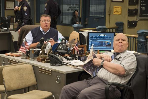 Bild 1 von 12: Scully (Joel McKinnon Miller, l.); Hitchcock (Dirk Blocker, r.)