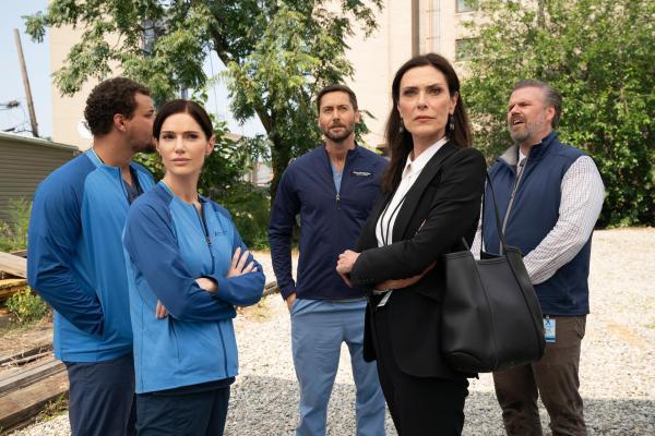 Bild 1 von 15: Im Bild (v.li.): Alejandro Hernandez (Casey Acosta), Janet Montgomery (Dr. Lauren Bloom), Ryan Eggold (Dr. Max Goodwin), Mishka Forbes (Dr. Veronica Fuentes), Tyler Labine (Dr. Iggy Frome).