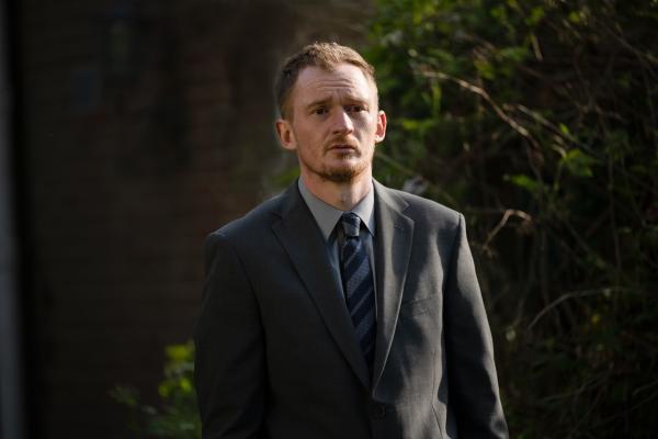Bild 1 von 6: Auch DC Nick Nicholl (Brad Morrison) ermittelt bei dem komplexen Fall um den Raubmord an einer alten Dame.