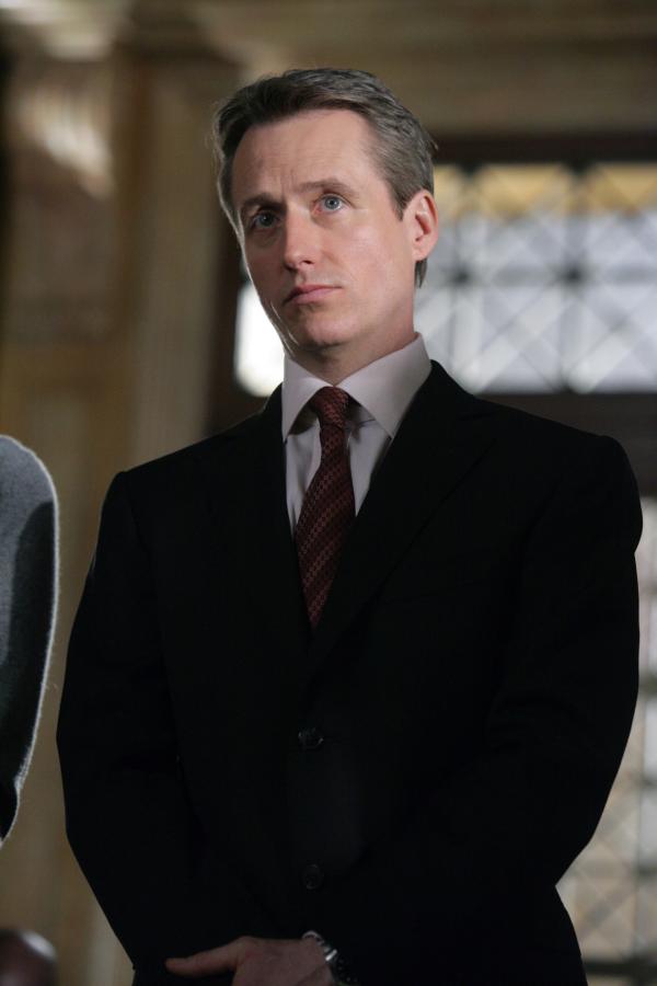 Bild 1 von 3: Linus Roache as Michael Cutter -- NBC