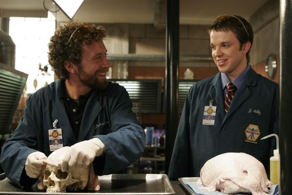 Bild 1 von 8: Dr. Hodgins (T.J. Thyne, l.); Dr. Addy (Eric Millegan, r.)