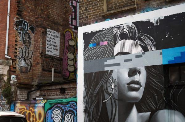 Bild 1 von 3: Exzentrisch, grenzüberschreitend und engagiert: Vivienne Westwood war die wohl respektloseste Designerin der gesamten Modewelt.