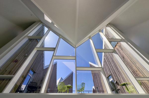 Bild 1 von 3: Licht, Luft, Farben, attraktive Ausblicke ? all das macht einen Raum zum Wohlfühlraum. Und wer sich wohlfühlt, wird schneller gesund.