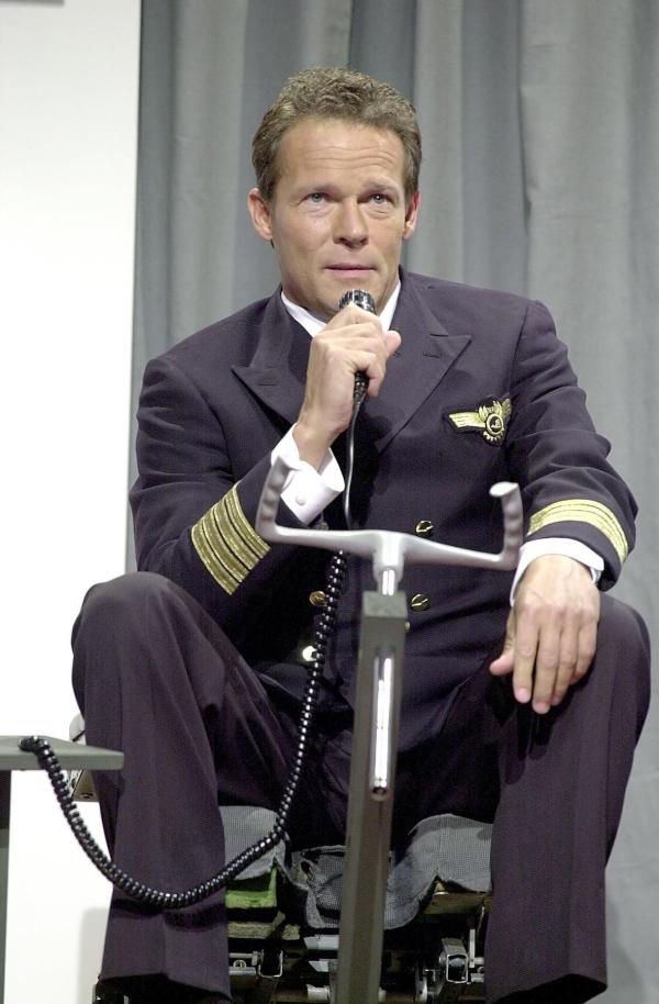 Bild 1 von 22: Christian Tramitz als Pilot.
