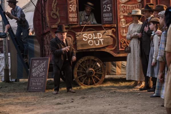 Bild 1 von 15: Max Medici (Danny DeVito, l.)