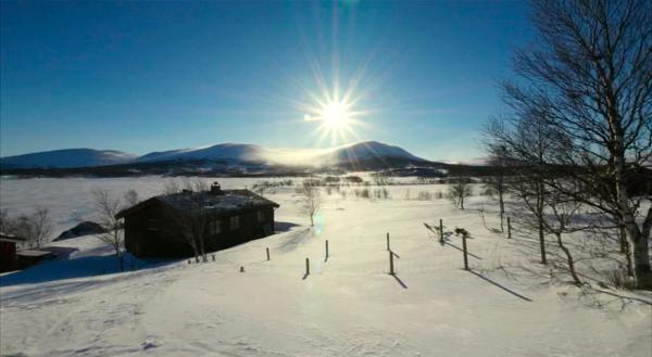 Bild 1 von 6: In Hessdalen, einem 12 km langen Hochtal, sind am Nachthimmel immer wieder sonderbare Lichterscheinungen zu beobachten.