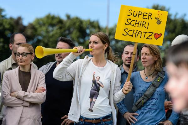 Bild 1 von 22: (4. Staffel) - In \