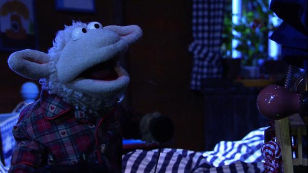 Bild 1 von 5: Wolle probiert verschiedene Einschlaftipps aus: eine Milch mit Honig, eine Gute-Nacht-Licht, ein Einschlaflied - aber nichts hilft!