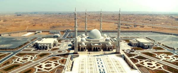 Bild 1 von 4: Fast 17.000 Menschen passen in die Al-Fattah-al-Aleem Moschee.