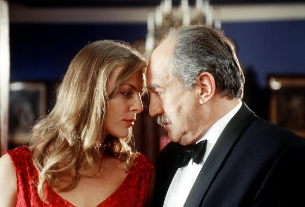 Bild 1 von 7: Im Bild: Annika Pages (Enkelin), Otto Schenk (Friedrich Hoffmann).