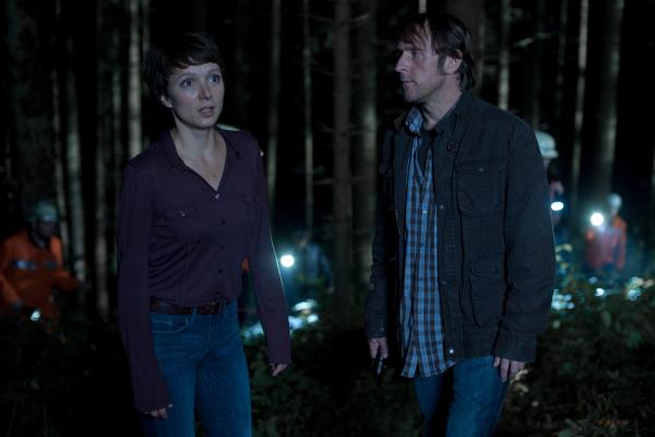 Bild 1 von 15: Johanna Bischof  (Julia Koschitz, l.), und Jan Faber(Bjarne Mädel, re.).