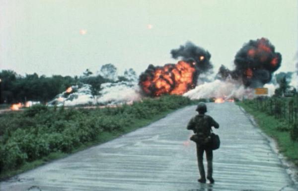 Bild 1 von 7: Im Vietnamkrieg wurde Napalm zum Inbegriff von Zerstörung und Leid - und zum Sinnbild eines entgrenzten Luftkriegs.