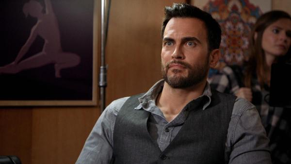 Bild 1 von 1: Sidney James (Cheyenne Jackson, Mitte)