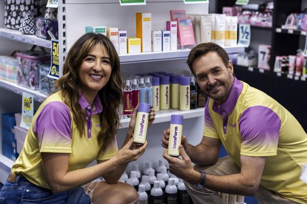 Bild 1 von 4: Vicki (D'Arcy Carden, l.); Martin (Will Forte, r.)